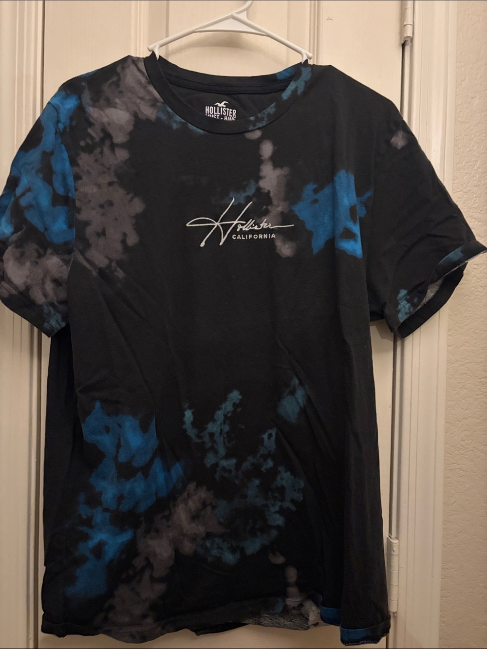 Hollister Men’s Black Tee with Blue & Gray Tie-Dye Script
